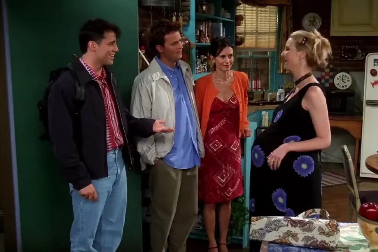 How did they hide the pregnancies of the actresses in Friends.jpg?format=webp